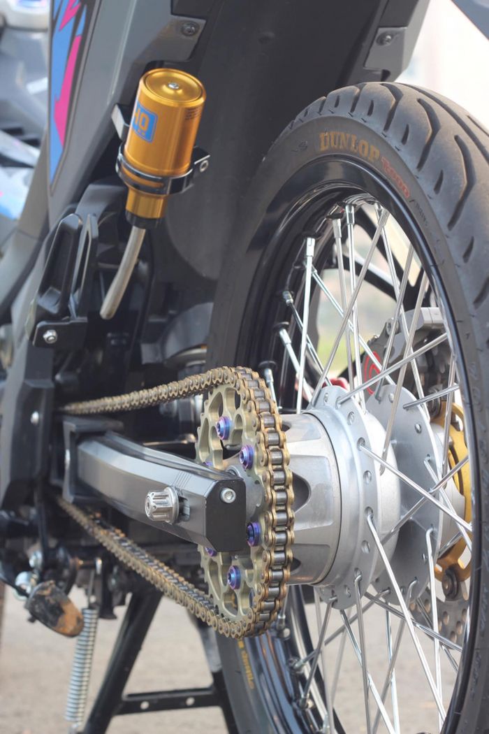 Swingarm diganti dan suspensi pakai shock Ohlins
