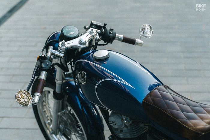 Tangki pakai milik Honda CB100 K3 yang dipadukan dengan kokpit minimalis