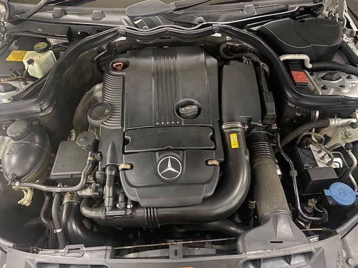 Mesin Mercedes-Benz C250 CGI, harus waspada kalau sulit di-starter.