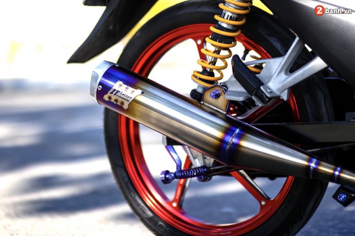 Sektor mesin dipasangi knalpot IT Salaya titanium