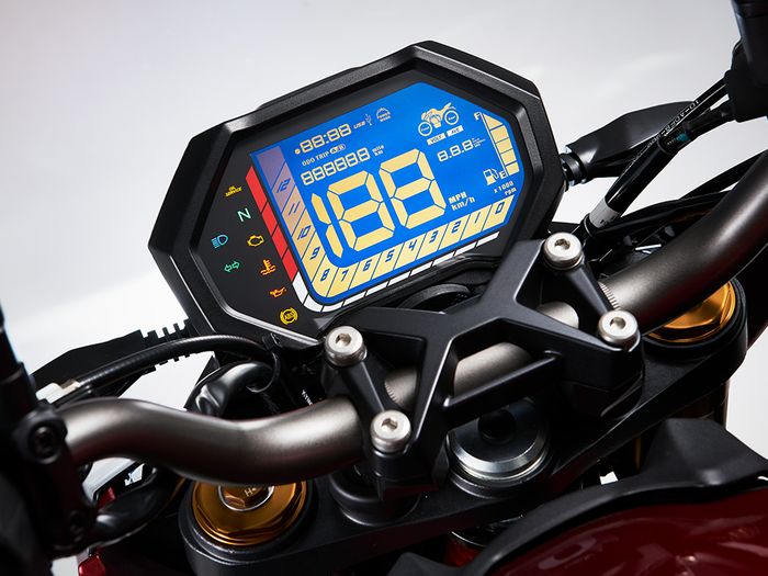 Tampilan setang kemudi dan panel instrumen Kymco Krider 400