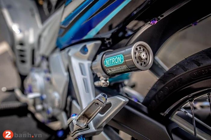 Suspensi belakang memakai shock Nitron