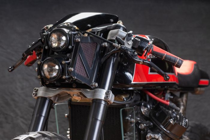 Wajah barunya makin sangar dengan sepasang headlamp LED proyektor