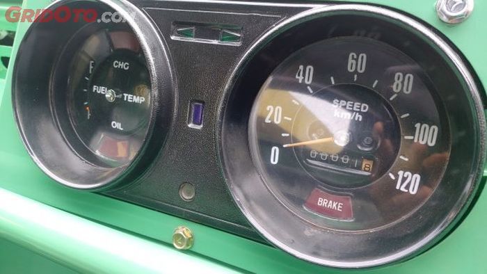 Panel instrumen Toyota Kijang generasi kedua (KF2)