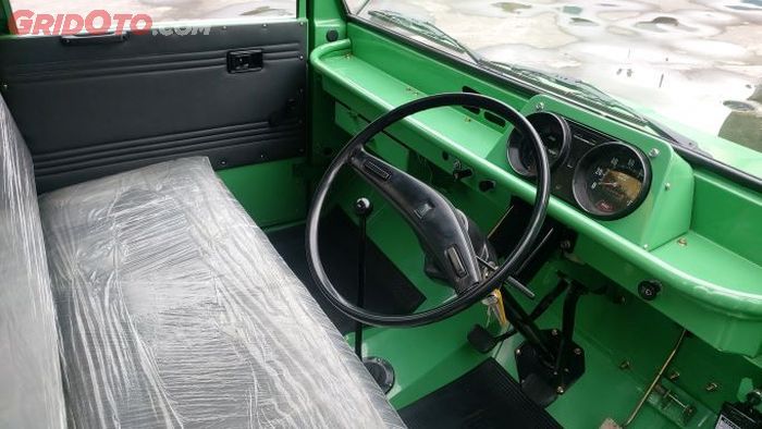 Interior Toyota Kijang generasi kedua (KF20)