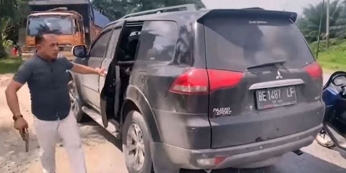 Proses penangkapan pelaku maling Mitsubishi Pajero Sport milik majikannya di wilayah Kisaran, Sumatera Utara