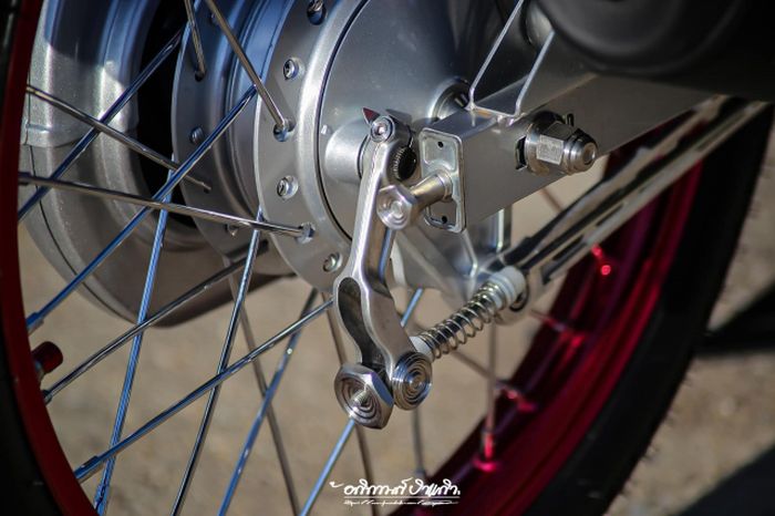 Rem belakang masih standar tapi diberi paha rem baru