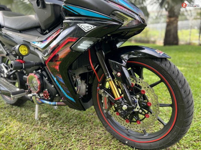 Kaki depan diupgrade pakai USD RCB, pelek X1R dan kaliper Brembo