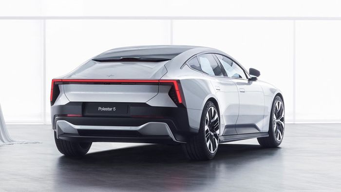 Buritan Polestar 5 di teaser terpisah.