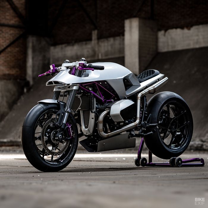 Finishing silver membuatnya tampil futuristik