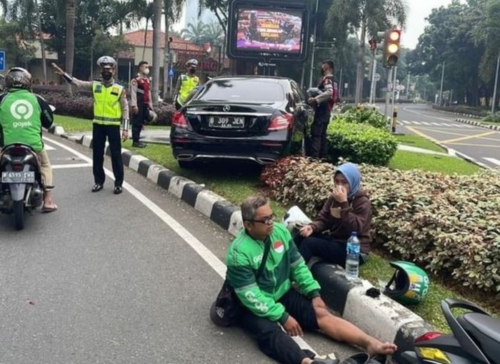 Pengendara mecy meninggal dunia ketika serangan jantung