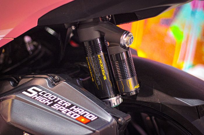 Suspensi belakang mengandalkan shock Bazooka