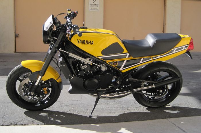 Yamaha RZ350 yang keren dan istimewa