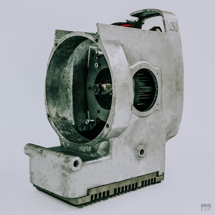 Blok mesin dibuatkan baru yang mirip dengan bawaan BMW R80