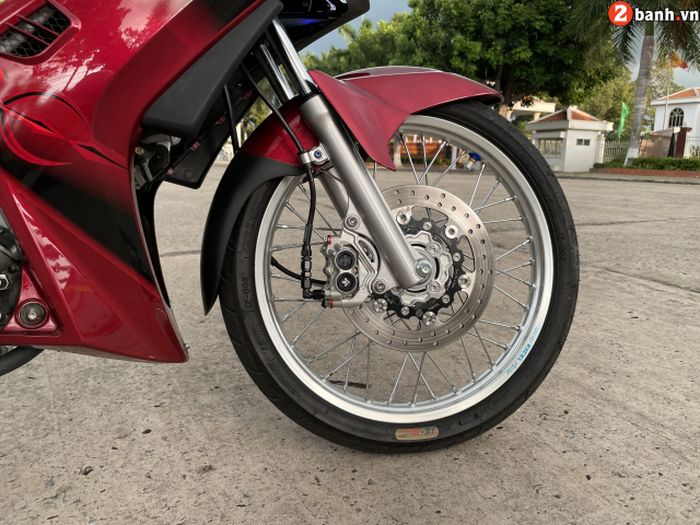 Kaki-kaki mendapatkan pelek Excel dan pengereman baru