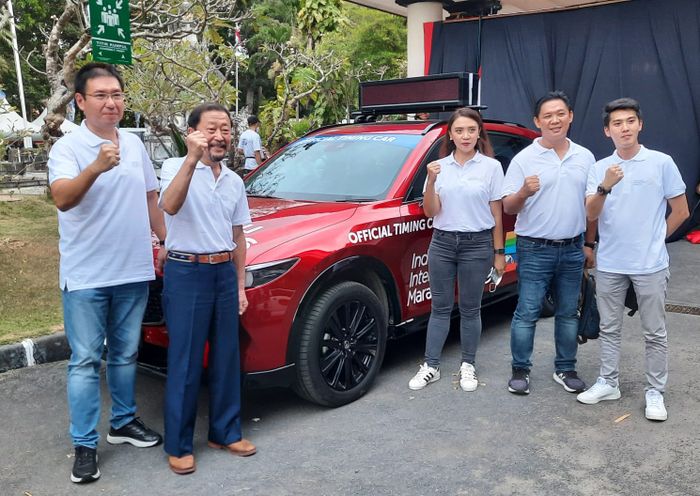 Ricky Thio Managing director Mazda Eurokars , Advisor Technical Director IIM Manabu Tanaka dan tim Mazda Bali. Tanaka san merupakan founder Tokyo Marathon.