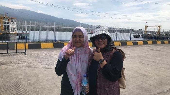 Tuti Irawati (45) dan Apriatin (54) asal Lombok Tengah yang juga ikut datang meramaikan ajang MXGP Samota 2022.