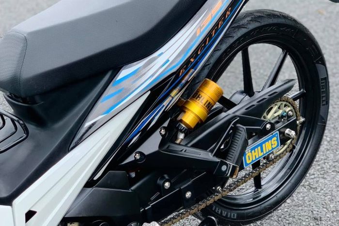 Suspensi belakang diganti dengan shock Ohlins