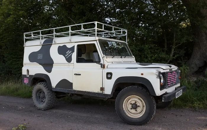 Mobil listrik Land Rover Defender tetap pakai girboks standar