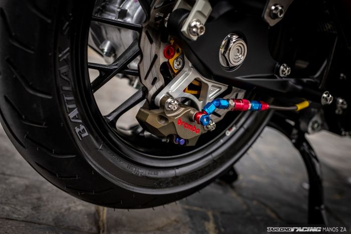 Rem belakang turut diupgrade pakai kaliper Brembo dua piston