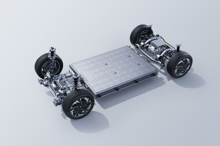 Baterai MG4 Electric menawarkan jarak tempuh sejauh 350 kilometer.