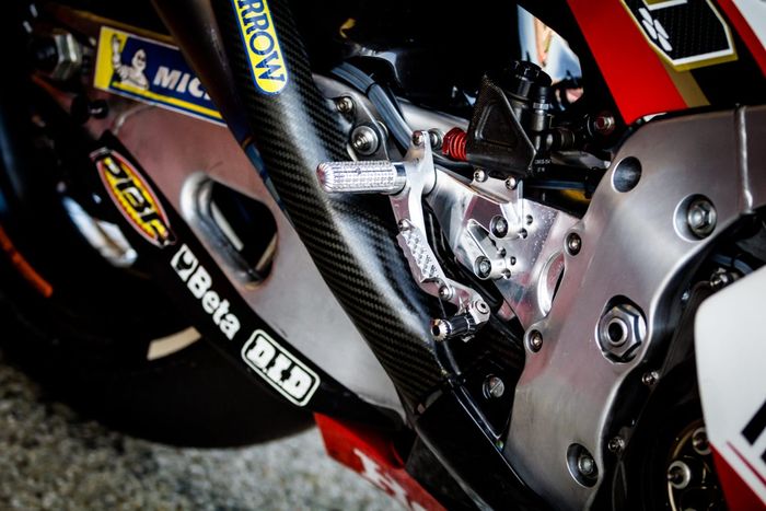 Pedal rem motor Takaaki Nakagami dengan pegas khusus.