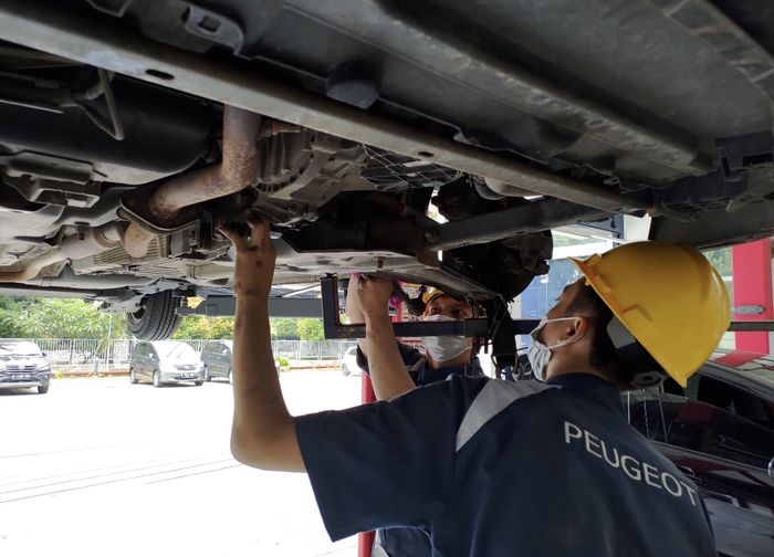 Pastikan Tidak Ada Kebocoran yang Memicu Kebakaran Mobil