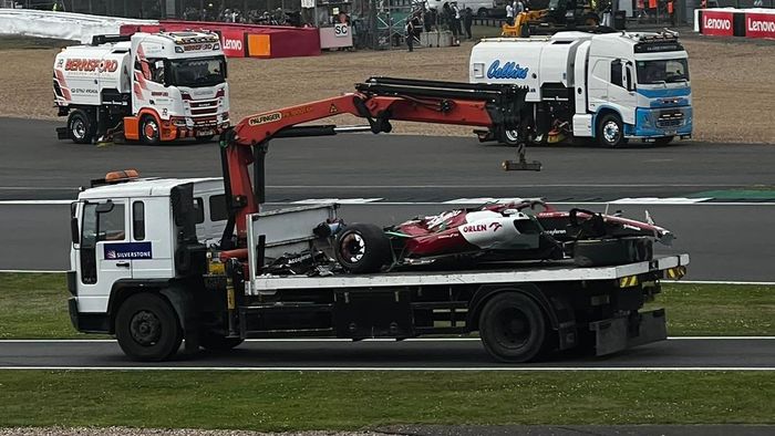 Crash Guanyu Zhou di F1 Inggris 2022