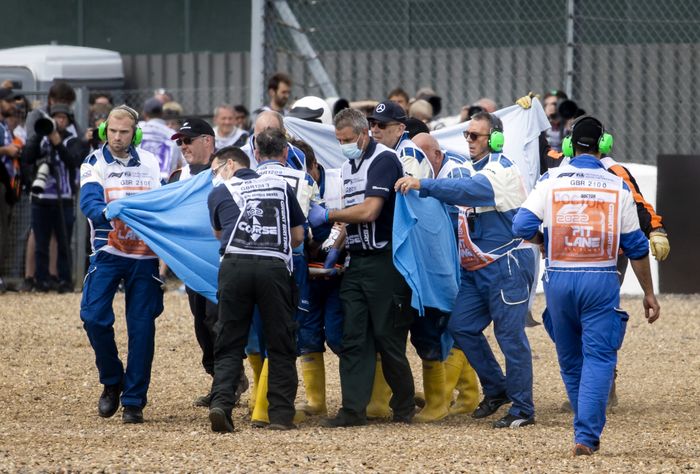 Crash Guanyu Zhou di F1 Inggris 2022