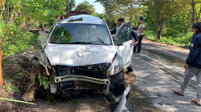 Suzuki Ertiga terlibat kecelakaan tunggal 