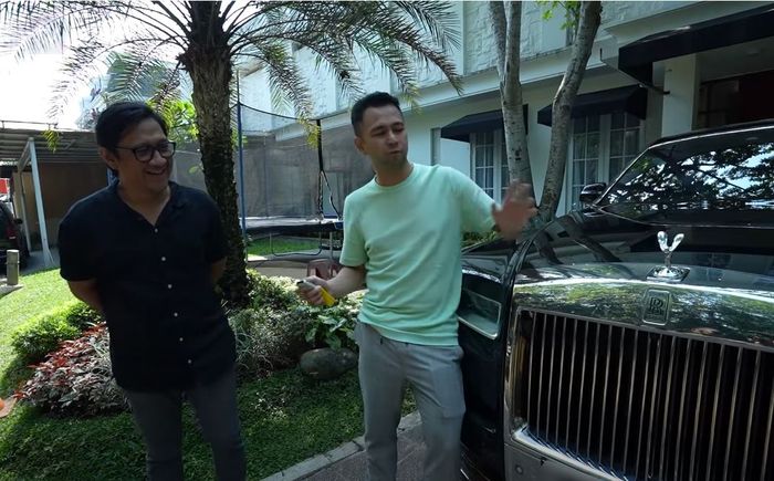 Andre Taulany heran saat Raffi Ahmad mengaku harga logo Rolls-Royce miliknya tembus Rp 200 juta.