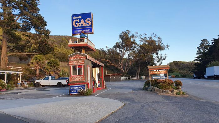 Pom bensin eceran di Big Sur, California harganya ngegetok