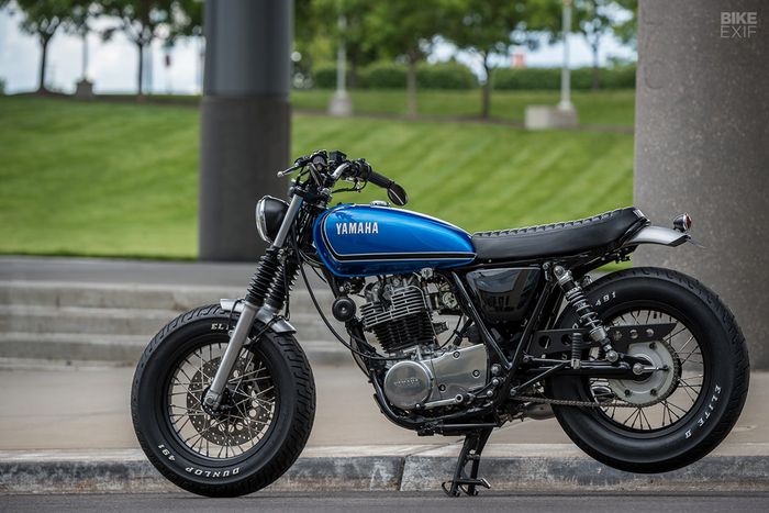 Yamaha SR400 brat style yang tampil gagah dan macho