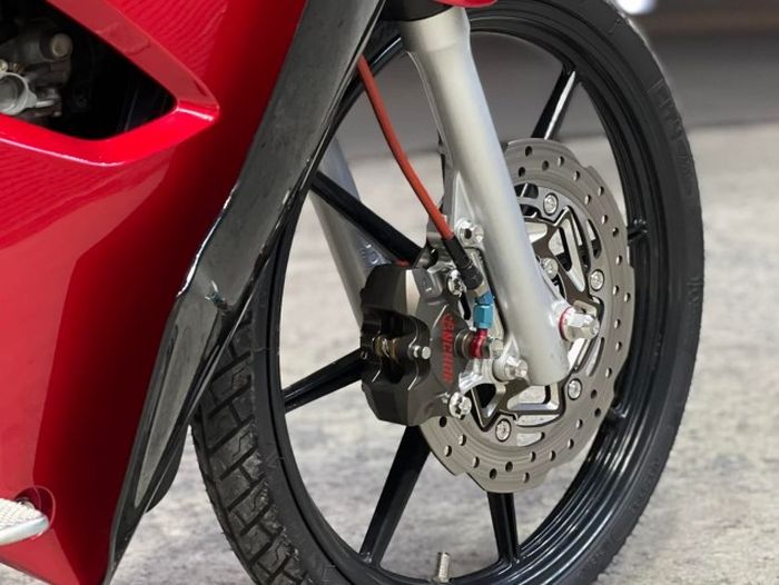 Kaki-kaki diberi pelek X1R dan pengereman baru