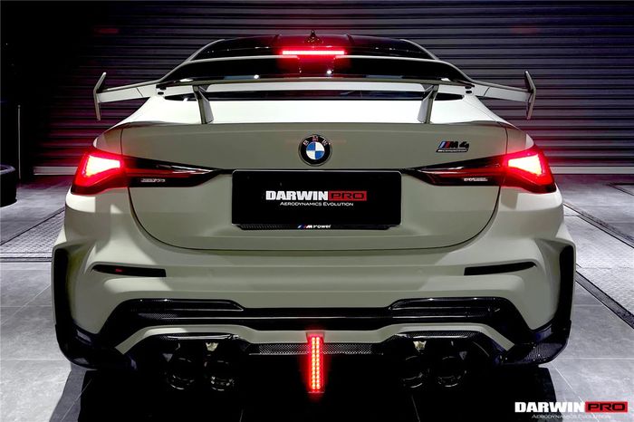 Tampilan belakang BMW M3 dan M4 baru dikemas lebih sangar dan agresif