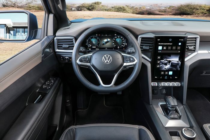 Interior Volkswagen Amarok generasi terbaru.