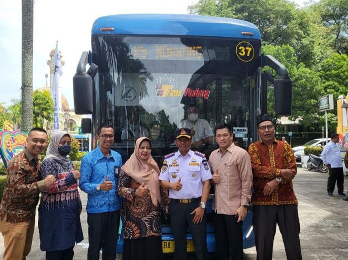 Peluncuran armada bus Trans Padang