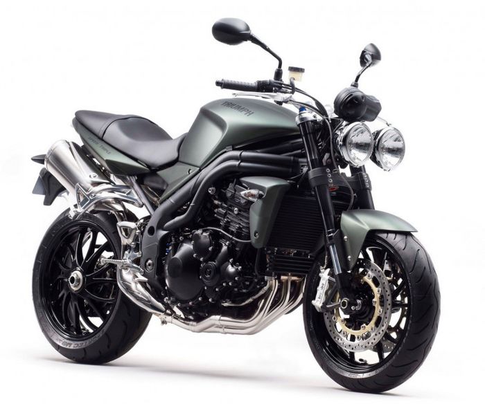 Tampang standar Triumph Speed Triple 1050