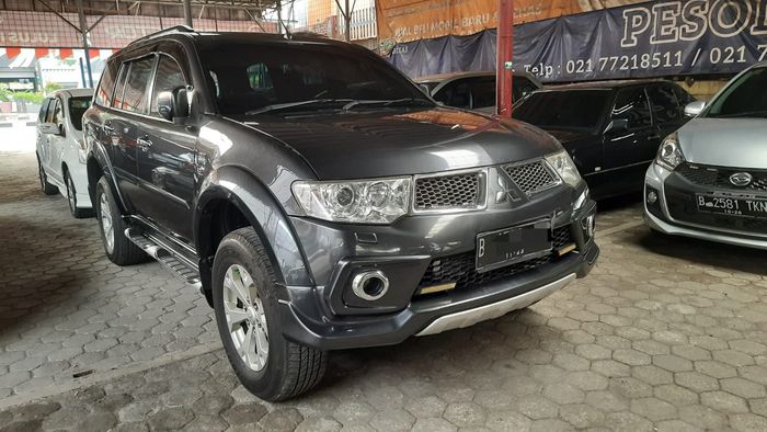 Mitsubishi Pajero Sport bekas di showroom Pesona Mobil