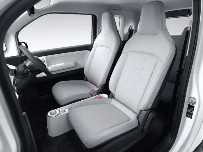 Jok depan Wuling Air EV gunakan head rest menyatu dengan jok