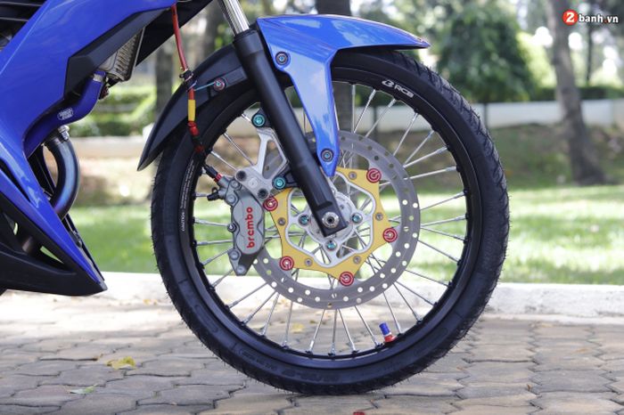 Kaki-kaki mendapatkan pelek RCB dan upgrade pengereman