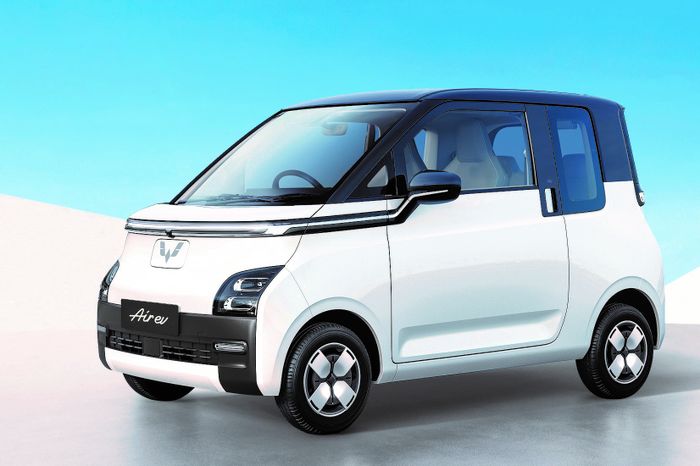 Akhirnya sudah bisa dipesan, mobil listrik mungil Wuling Air ev punya banyak pilihan warna loh.