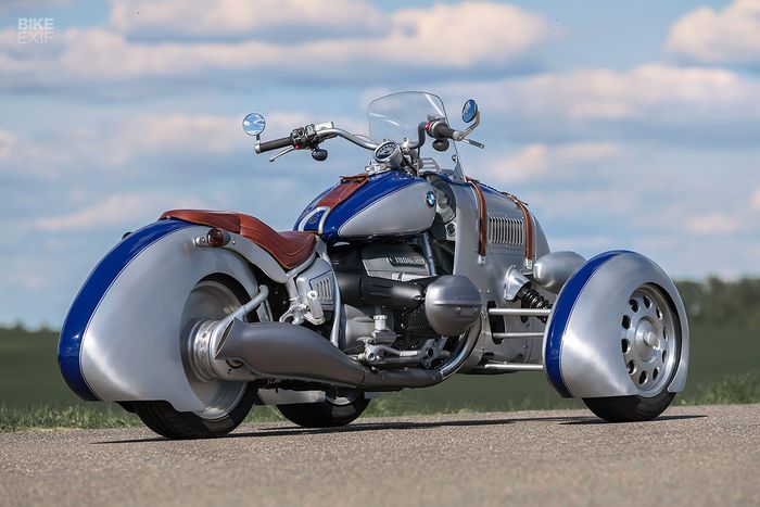 Bagian buritan juga hasil kustom termasuk roda belakangnya