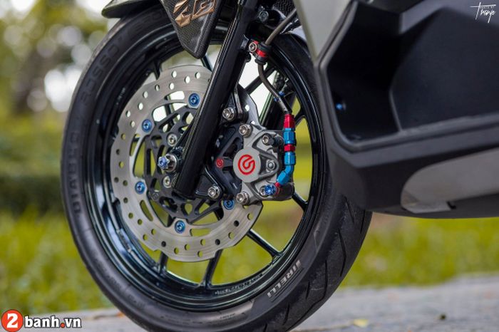 Kaki-kaki mendapatkan pelek Vario dan pengereman baru