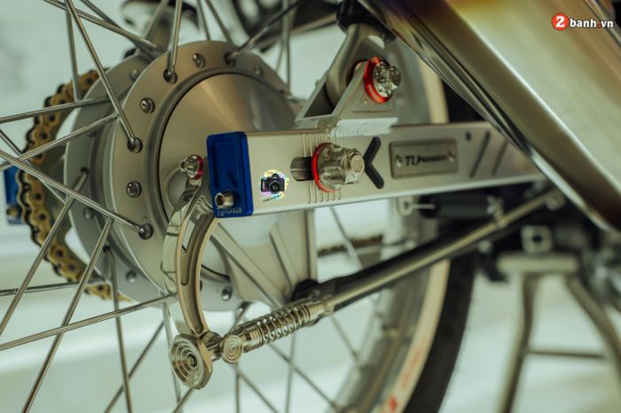 Rem belakang tetap tromol tapi pakai paha rem aluminium