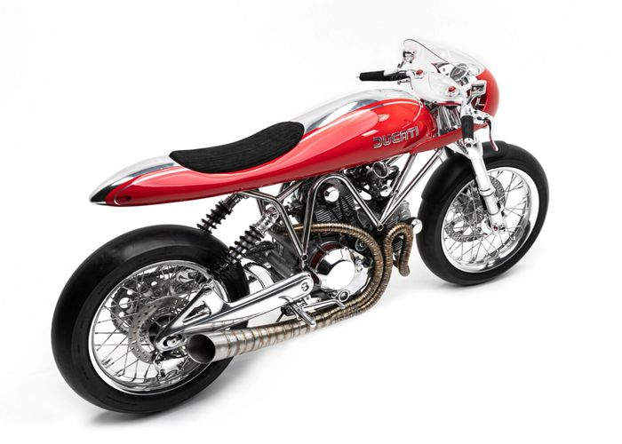 Ide awal Ducati Fuse ini mulanya ingin merombak Yamaha Virago