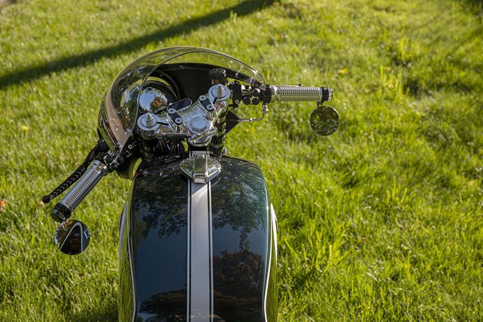 Bodi-bodi banyak berubah seperti kokpit yang minimalis dan diberi quarter fairing