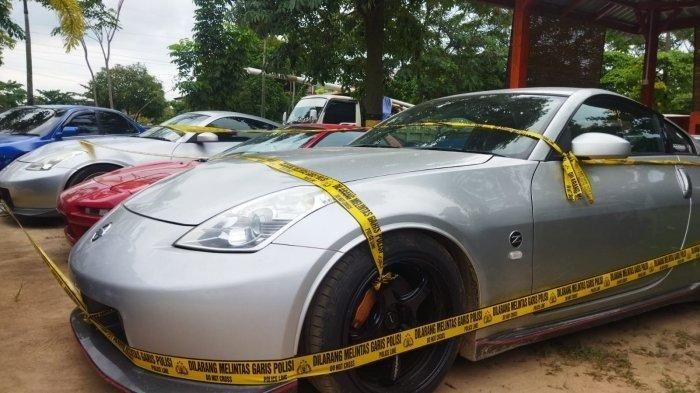 Dua unit Nissan Fairlady dan satu Honda NSX yang diamankan Ditreskrimsus Polda Kepri.