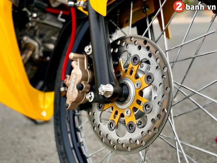 Kaki-kaki diberi pelek Excel dan pengereman baru