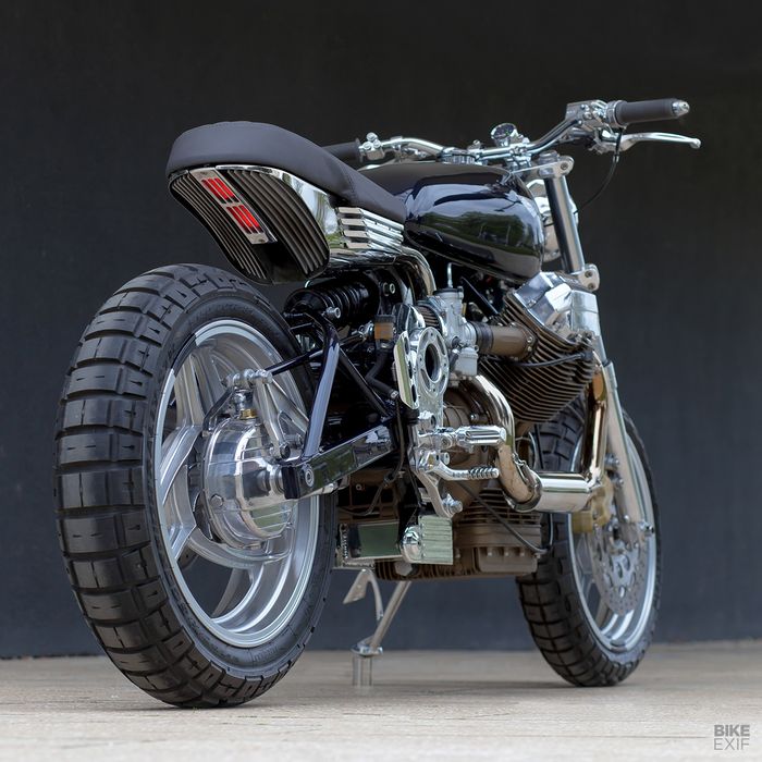 Bodi-bodi mendapat beberapa ubahan seperti jok dan kokpit